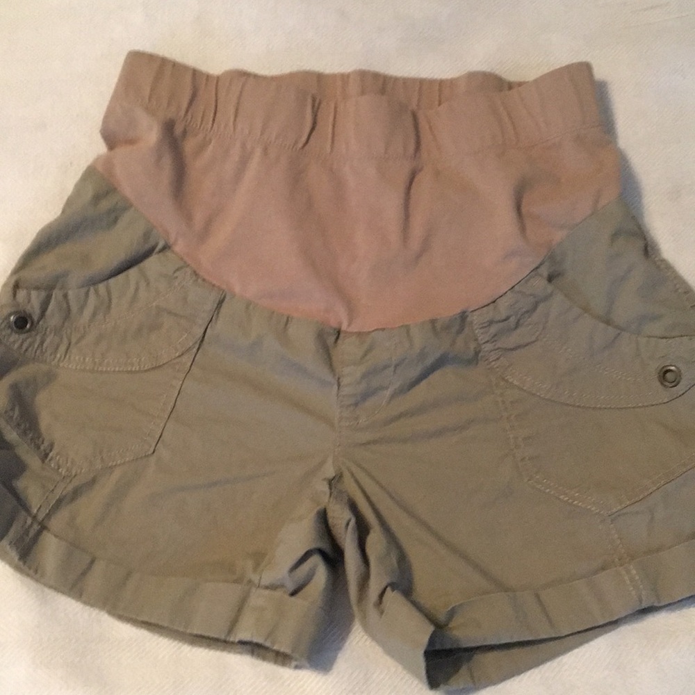 Two hearts maternity olive shorts size S
